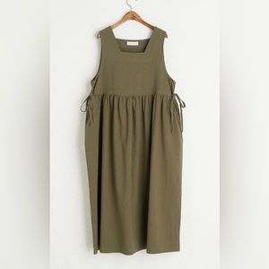 Olive clothing (UK brand) apron dungaree dress